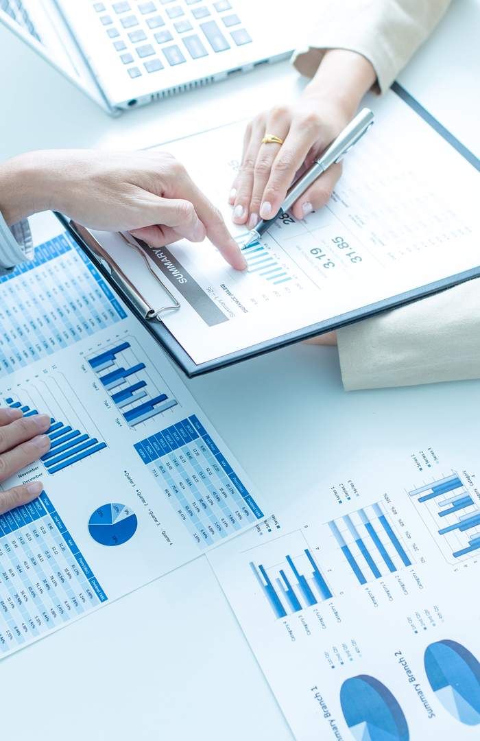 La revisoren bistå ved fisjon og fusjon